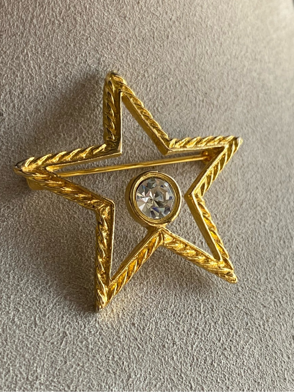 Gold Star Crystal Accent Brooch ⭐️